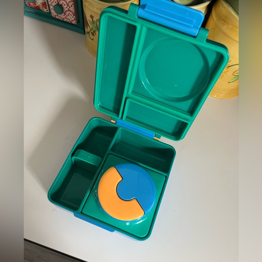 Omie lunch box with thermos